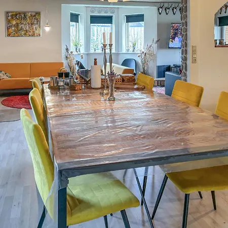 Сasa de vacaciones 4 Bedroom Awesome In *