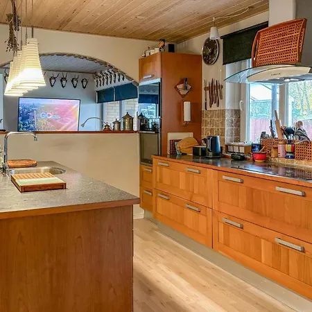 4 Bedroom Awesome In Сasa de vacaciones
