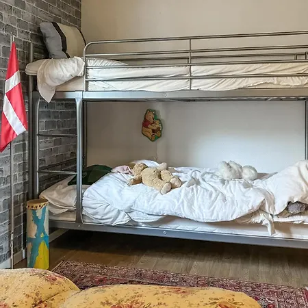 4 Bedroom Awesome In Сasa de vacaciones Farsø