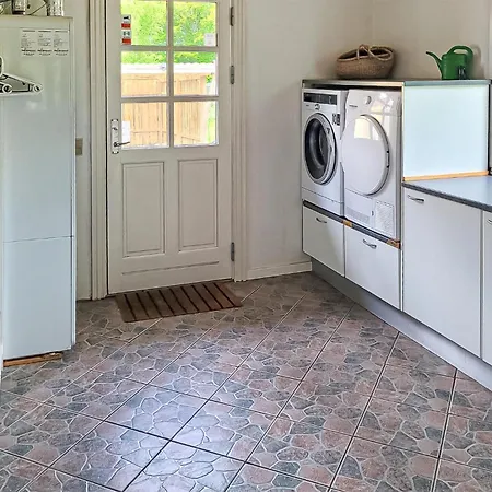 4 Bedroom Awesome In *
