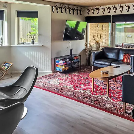 4 Bedroom Awesome In Сasa de vacaciones