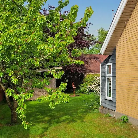 Сasa de vacaciones 4 Bedroom Awesome In